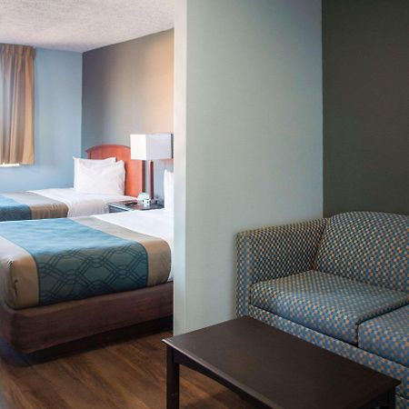 Econo Lodge Inn & Suites South Sandusky Eksteriør billede