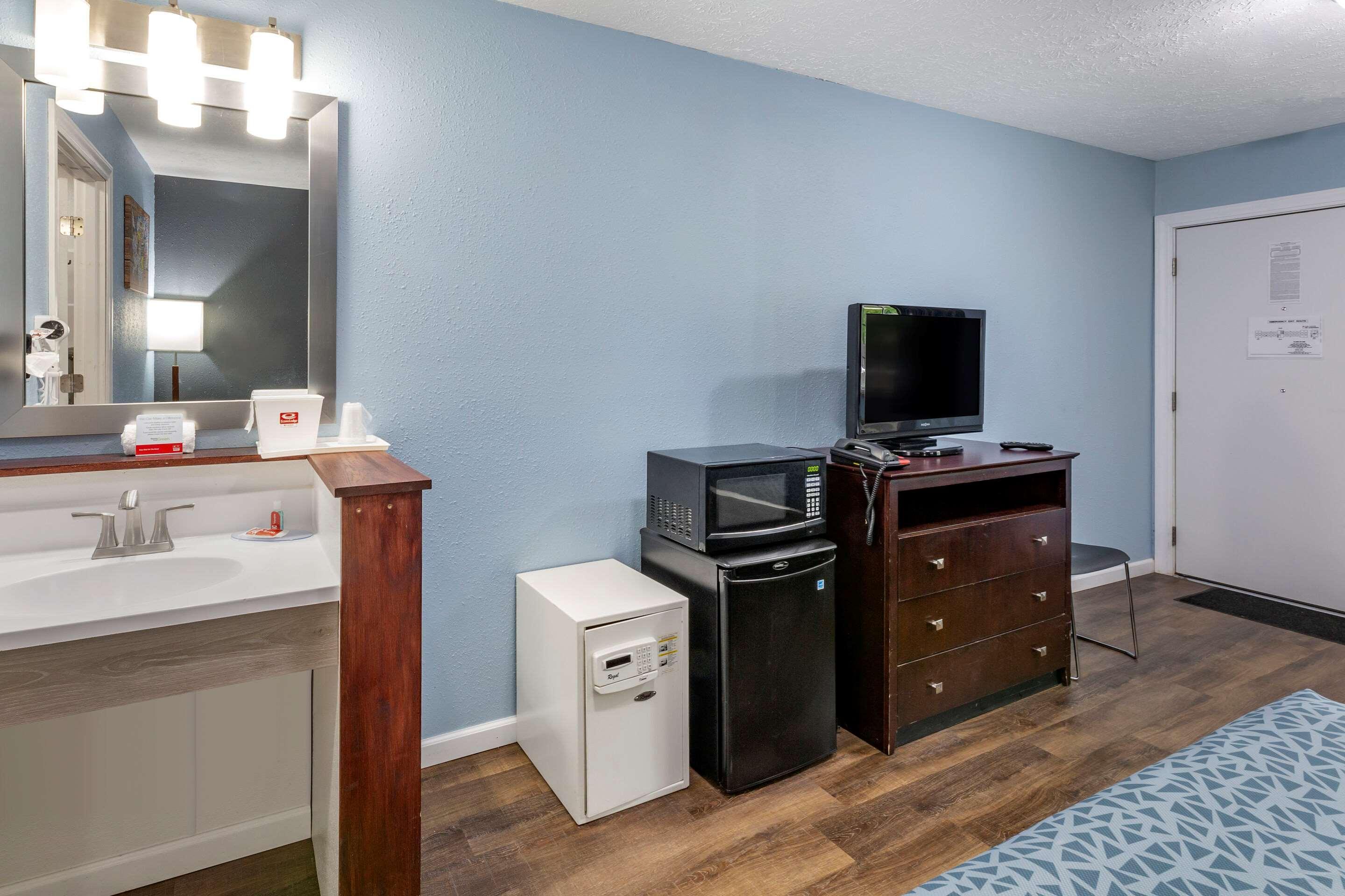 Econo Lodge Inn & Suites South Sandusky Eksteriør billede