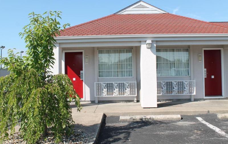 Econo Lodge Inn & Suites South Sandusky Eksteriør billede