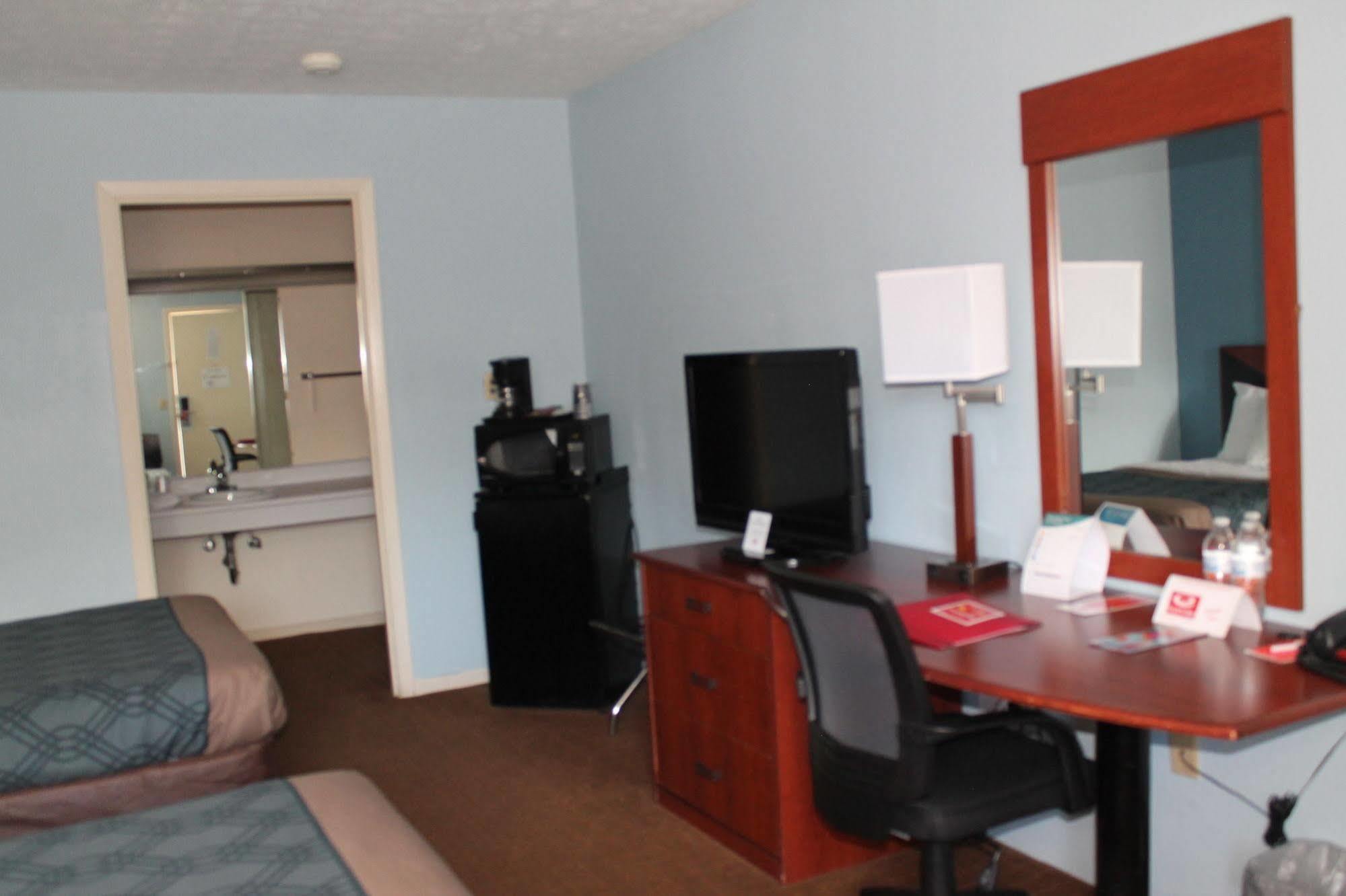 Econo Lodge Inn & Suites South Sandusky Eksteriør billede