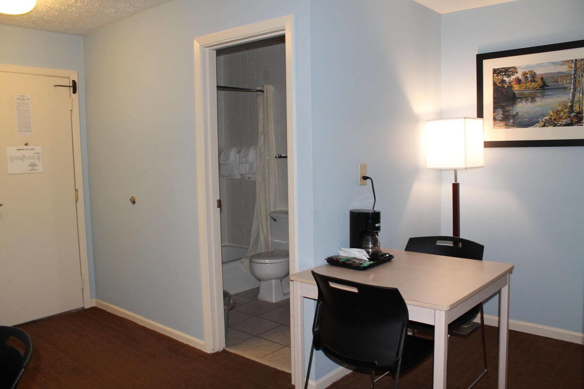 Econo Lodge Inn & Suites South Sandusky Eksteriør billede