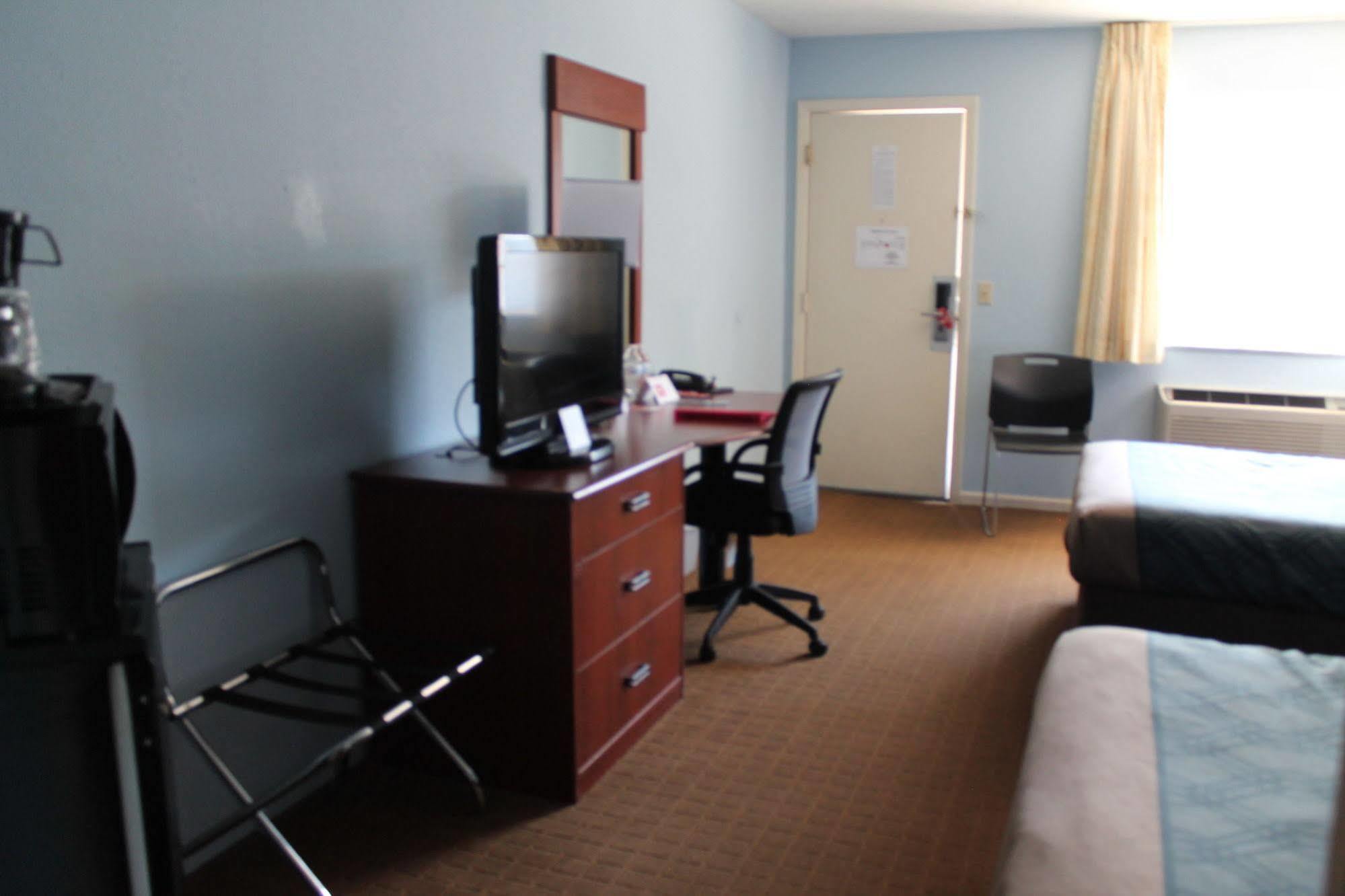 Econo Lodge Inn & Suites South Sandusky Eksteriør billede