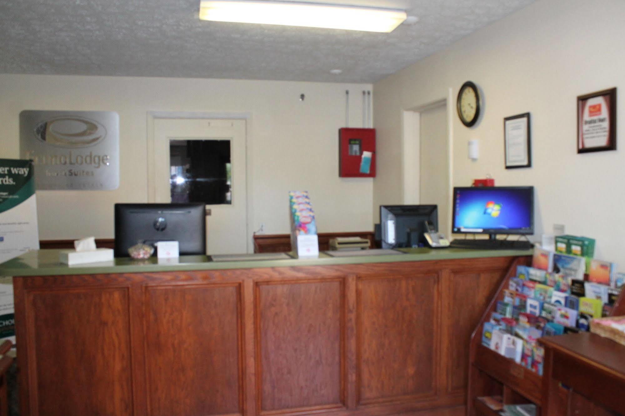 Econo Lodge Inn & Suites South Sandusky Eksteriør billede